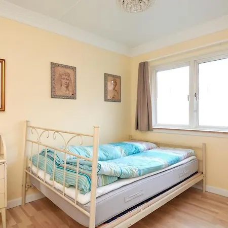 Classic Groundfloor With Patio Close To Metro דירה קופנהגן