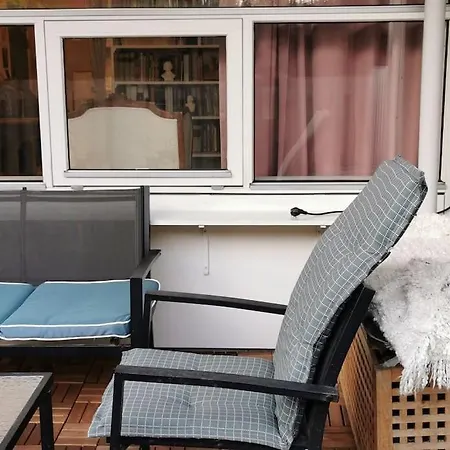דירה Classic Groundfloor With Patio Close To Metro *