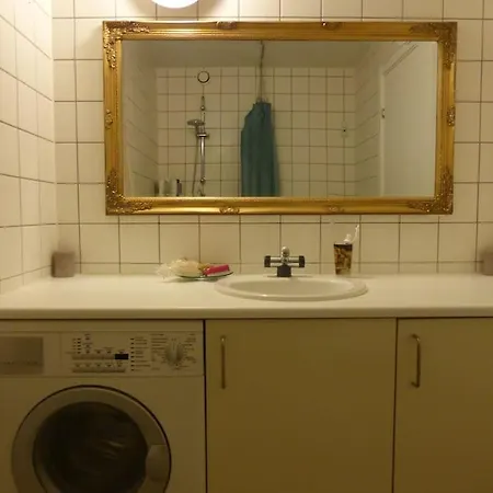 Classic Groundfloor With Patio Close To Metro Appartement