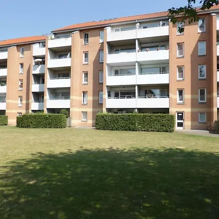 Classic Groundfloor With Patio Close To Metro Appartement