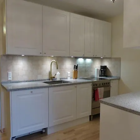 Classic Groundfloor With Patio Close To Metro Appartement