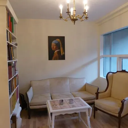 Classic Groundfloor With Patio Close To Metro * Kopenhagen