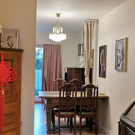 Appartement Classic Groundfloor With Patio Close To Metro