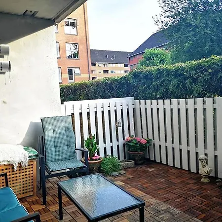 Classic Groundfloor With Patio Close To Metro Appartement Kopenhagen