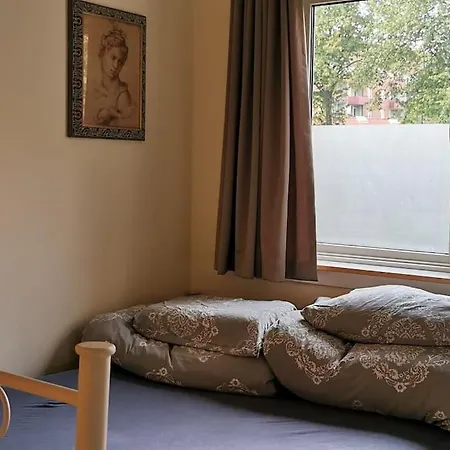 Classic Groundfloor With Patio Close To Metro 公寓 *